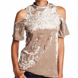 Ro & De crushed velvet cold shoulder top small